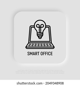Kluges Büro dünne Linie Symbol, öffnen Sie Laptop mit Glühbirne. Moderne Vektorgrafik.