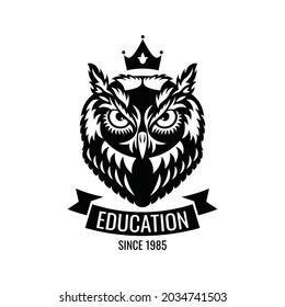 Vector de emblema del logotipo de búho inteligente