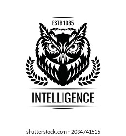 Vector de emblema del logotipo de búho inteligente