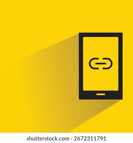 Icono del smartphone y del Enlace con la sombra en fondo amarillo