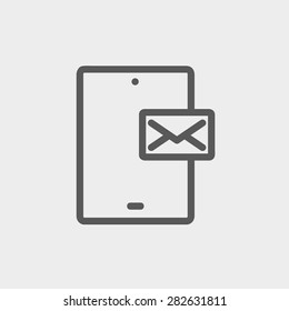 Línea delgada del icono de los mensajes de Smartphone para diseño de web y móvil, minimalista moderno y plano. Icono vector de gris oscuro sobre fondo gris claro.