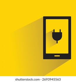 Smartphone e icono de enchufe con fondo amarillo sombra