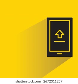 Smartphone und Upload-Symbol mit Schatten auf gelbem Hintergrund