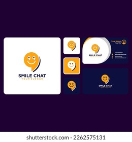 Lächeln-Logo-Design mit Chat und Visitenkarte