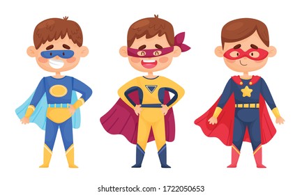 Personaje de niño sonriente con traje de superhéroe y vestido preparado para salvar el conjunto de ilustraciones de vectores del mundo