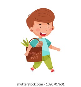 Chico sonriente caminando con una ilustración ecológica de la bolsa de compras amigable