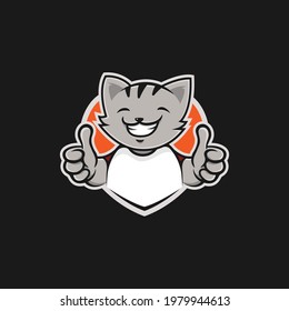 mascota de gato sonriente con espacio blanco en el pecho
