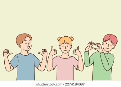 Niños sonrientes mostrando diferentes gestos de mano. Niños felices muestran símbolos y señales. Comunicación no verbal y lenguaje corporal. Ilustración vectorial. 