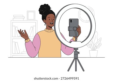 Sonriente creadora de contenido femenino filmando vlog con teléfono e iluminación brillante, transmitiendo en línea.