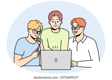 Lächelnde männliche Kollegen schauen sich die Gehirnströme auf dem Bildschirm zusammen an. Glückliche Mitarbeiter arbeiten am Laptop am Arbeitsplatz zusammen. Teamarbeit. Vektorgrafik.