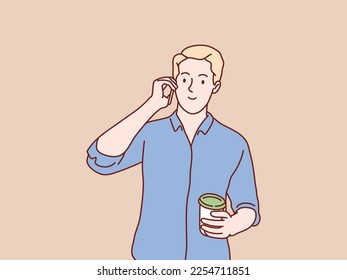 Hombre sonriente hablando por teléfono celular sosteniendo una taza de café de papel simple ilustración de estilo coreano
