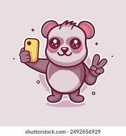 mascota de personaje animal panda sonriente tomando un selfie con un teléfono inteligente aislado de dibujos animados