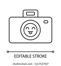 Smiling photo camera linear icon. Easy photographing. Thin line illustration. Happy photo camera. Emoji, emoticon. Contour symbol. Vector isolated outline drawing. Editable stroke