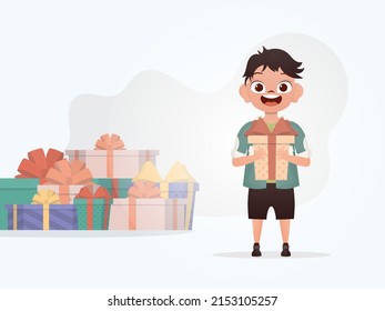 Un niño de preescolar sonriente se para y sostiene una caja de regalo en sus manos. Año Nuevo. Estilo de caricatura. Ilustración del vector