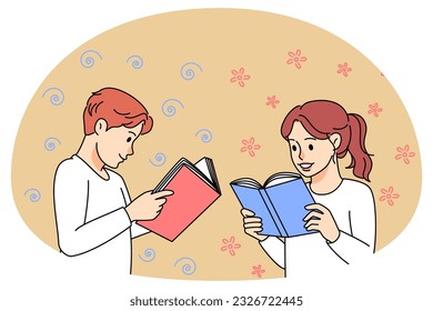 Niños pequeños sonrientes leyendo libro. Los niños felices disfrutan de la literatura, involucrados en cuentos de hadas o novelas. Conocimiento e inteligencia. Ilustración vectorial.