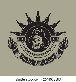 Lächelnde verletzte Piratenskultur im Kreis eines Lenkrads mit Flaschen als Griffe