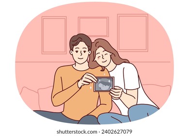 Pareja joven sonriente sentada en un sofá show imagen embrionaria emocionada por el embarazo. Familia feliz muestra la imagen de la ecografía del bebé. Futura paternidad. Ilustración vectorial.