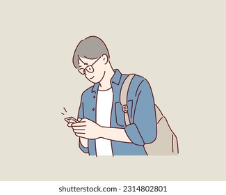 Joven sonriente y bien parecido usando un smartphone. Ilustraciones de diseño vectorial de estilo dibujado a mano.