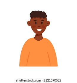 Un avatar de joven sonriente al estilo de una caricatura plana. El vector es un personaje masculino lindo. Retrato de un niño aislado de fondo blanco para medios sociales, web, chat