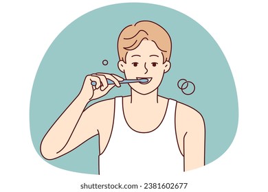 Joven sonriente cepillando dientes con cepillo de dientes en la mañana. Un tipo feliz hace la rutina diaria de cuidado oral en el baño. Buen hábito. Ilustración vectorial.