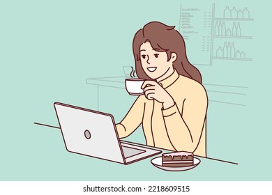 Joven sonriente sentada en un café que trabaja en un ordenador. Muchacha feliz bebe café y estudio de pasteles en laptop en una cafetería. Ilustración vectorial. 