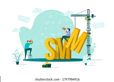 El concepto SMM es de estilo plano. Marketer anuncia en la escena del megáfono. Campaña de marketing digital, anuncio y publicidad en la web. Ilustración vectorial con personajes de personas en situación laboral.