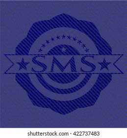Insignia SMS con fondo de denim