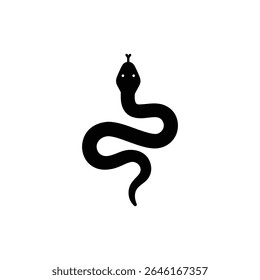 Serpente enrolada em forma de espiral no chão em ambiente natural