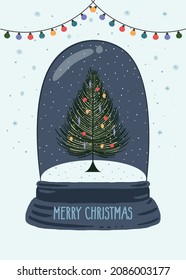 Schneekugel mit Winterweihnachtsbaum, Weihnachtsbällen und leichter Kette. Tannenbaum, Schnee, Schneeflocken, Schneefall, Lichter und fröhlicher Weihnachtstext. Vektorgrafik.