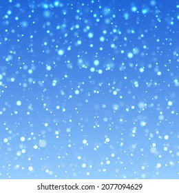 Fondo navideño de nieve. Volando copos de nieve y estrellas sobre fondo azul cielo de invierno. Plantilla de superposición del copo de nieve blanco de invierno