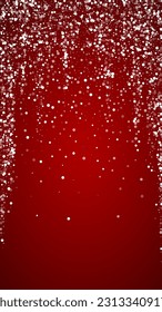 La nieve superó el fondo de la navidad. Sutiles copos de nieve volando y estrellas de fondo rojo navideño. Sobrecoste de nieve festivo. Ilustración vectorial vertical.