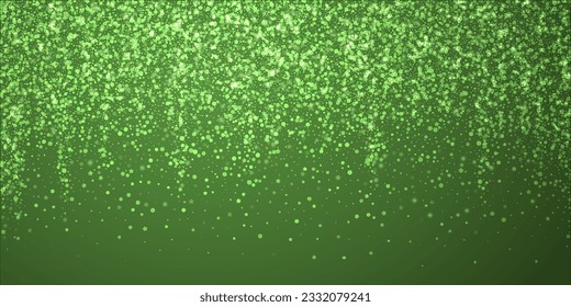 Schneefall auf Weihnachtshintergrund. Subtile fliegende Schneeflocken und Sterne auf Weihnachtsgrünem Hintergrund. Festlicher Schneefall-Overlay. Große Vektorgrafik.
