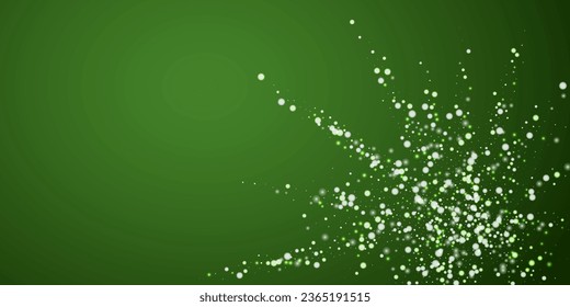 La nieve superó el fondo de la navidad. Sutiles copos de nieve volando y estrellas sobre fondo verde navideño. Sobrecoste de nieve festivo. Ilustración vectorial amplia.
