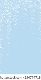 Fondo de Navidad de superposición de nieve. Copos de nieve voladores sutiles y estrellas sobre fondo de invierno azul claro. Superposición de nevadas festivas. Ilustración vectorial de Vertical.
