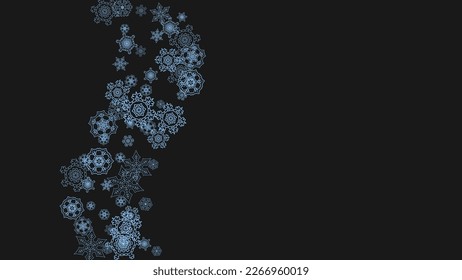 Frontera de copas de nieve para Navidad y celebración de Año Nuevo. Borde de copos de nieve de vacaciones sobre fondo negro con chispas. Para banners, cupones de regalo, vales, anuncios, fiestas. Nieve helada horizontal.