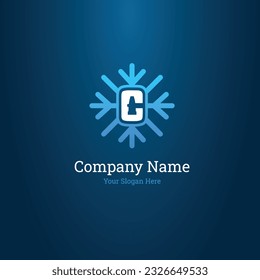 Logo für Schneeflocke. Logo des Buchstaben C mit einem Hammer im Inneren und Eiskristall als Rand. Bester für Kaltschmiede oder Werkzeugfirma. Mandala Logo mit geometrischer Form. Blaues PNG-Logo für Geschäftskunden.