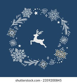 Composición de copos de nieve con ciervo. Tarjeta de invierno con corona de Navidad, rama de árbol de Navidad, copos de nieve, estrellas. Impresión de año nuevo. adorno navideño