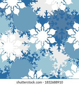 Copos de nieve con diferentes formas sobre el fondo azul