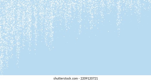 Fondo de navidad nevada. Sutiles copos de nieve volando y estrellas en el fondo azul claro del invierno. Delicadas navidades nevadas dulces. Ilustración vectorial amplia.