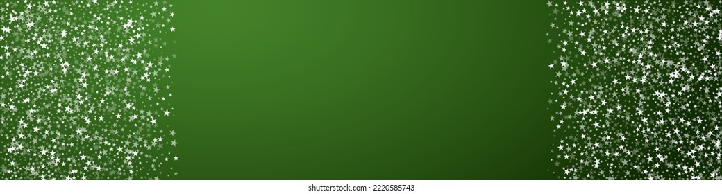 Schneeweißer Weihnachtshintergrund. Subtile fliegende Schneeflocken und Sterne auf Weihnachtsgrünem Hintergrund. Delikate, süße, schneebedeckte Weihnachten. Panoramavektorgrafik.