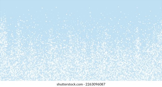 Fondo de navidad nevada. Sutiles copos de nieve volando y estrellas en el fondo azul claro del invierno. Delicadas navidades nevadas dulces. Ilustración vectorial amplia.