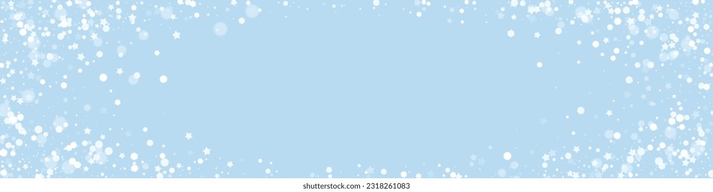 Fondo de navidad nevada. Sutiles copos de nieve volando y estrellas en el fondo azul claro del invierno. Delicadas navidades nevadas dulces. Ilustración de vector panorámica.