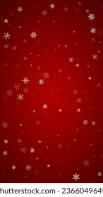 Fondo de navidad nevada. Sutiles copos de nieve volando y estrellas de fondo rojo navideño. Delicadas navidades nevadas dulces. Ilustración vectorial vertical.