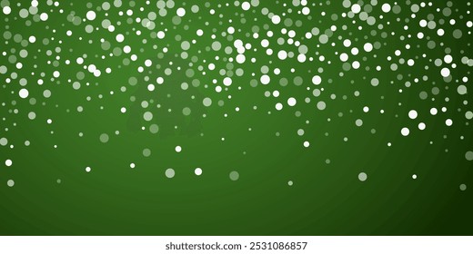 Fondo de Navidad nevado. Copos de nieve voladores sutiles y estrellas en el fondo verde de la Navidad. Delicada dulce Navidad nevada. Amplia Ilustración vectorial.