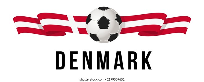 Fußball auf dem Hintergrund der Flagge Dänemarks. Ein Band in Form der Flagge Dänemarks mit einem Fußball in der Mitte. Vektorgrafik für Banner und Poster. Vektor eps10