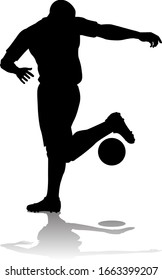 Ein Fußballspieler oder Fußballspieler in Silhouette 