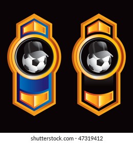 Fußball-Schiedsball auf orangefarbenen vertikalen Pfeilen mit blauem und schwarzem Hintergrund