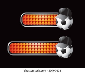 pelota de árbitro de fútbol sobre pestañas de cuadros naranjas