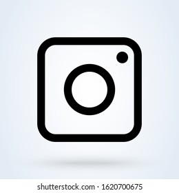 Social media Camera lens. vector Simple modern icon design illustration.