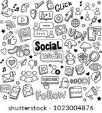 Social media vector doodles.